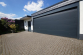Doppelgarage Eingang - Montabaur, großzügiger Bungalow mit Einliegerwohnung