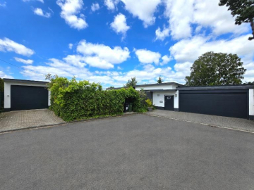 Montabaur, großzügiger Bungalow mit Einliegerwohnung, 56410 Montabaur, Haus