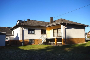 Wirges, großes Wohnhaus mit Doppelgarage, 56422 Wirges, Einfamilienhaus