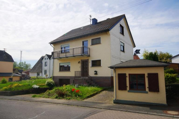 Meudt, solides Wohnhaus mit zusätzlichem Bauplatz *VIRTUELLE 360° BESICHTIGUNG AUF ANFRAGE*, 56414 Meudt, Haus