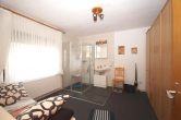 Zimmer mit Dusche Erdgeschoss - Niederelbert, Wohnhaus mit großer Garage in herrlicher Ortsrandlage *VIRTUELLE 360° BESICHTIGUNG AUF ANFRAGE*