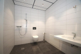 Dernbach, hochwertige Bürofläche im Erdgeschoss *VIRTUELLE 360° BESICHTIGUNG ONLINE* - WC mit Dusche