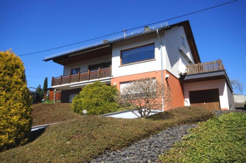 Niederelbert, solides Wohnhaus mit herrlichem Blick in beliebter Lage *VIRTUELLE 360° BESICHTIGUNG AUF ANFRAGE*, 56412 Niederelbert, Einfamilienhaus