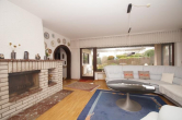 Wohnzimmer mit Kamin - Dernbach, Bungalow mit Keller und Garage *VIRTUELLE 360° BESICHTIGUNG AUF ANFRAGE*