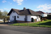 Ansicht des Hauses - Dernbach, Bungalow mit Keller und Garage *VIRTUELLE 360° BESICHTIGUNG AUF ANFRAGE*